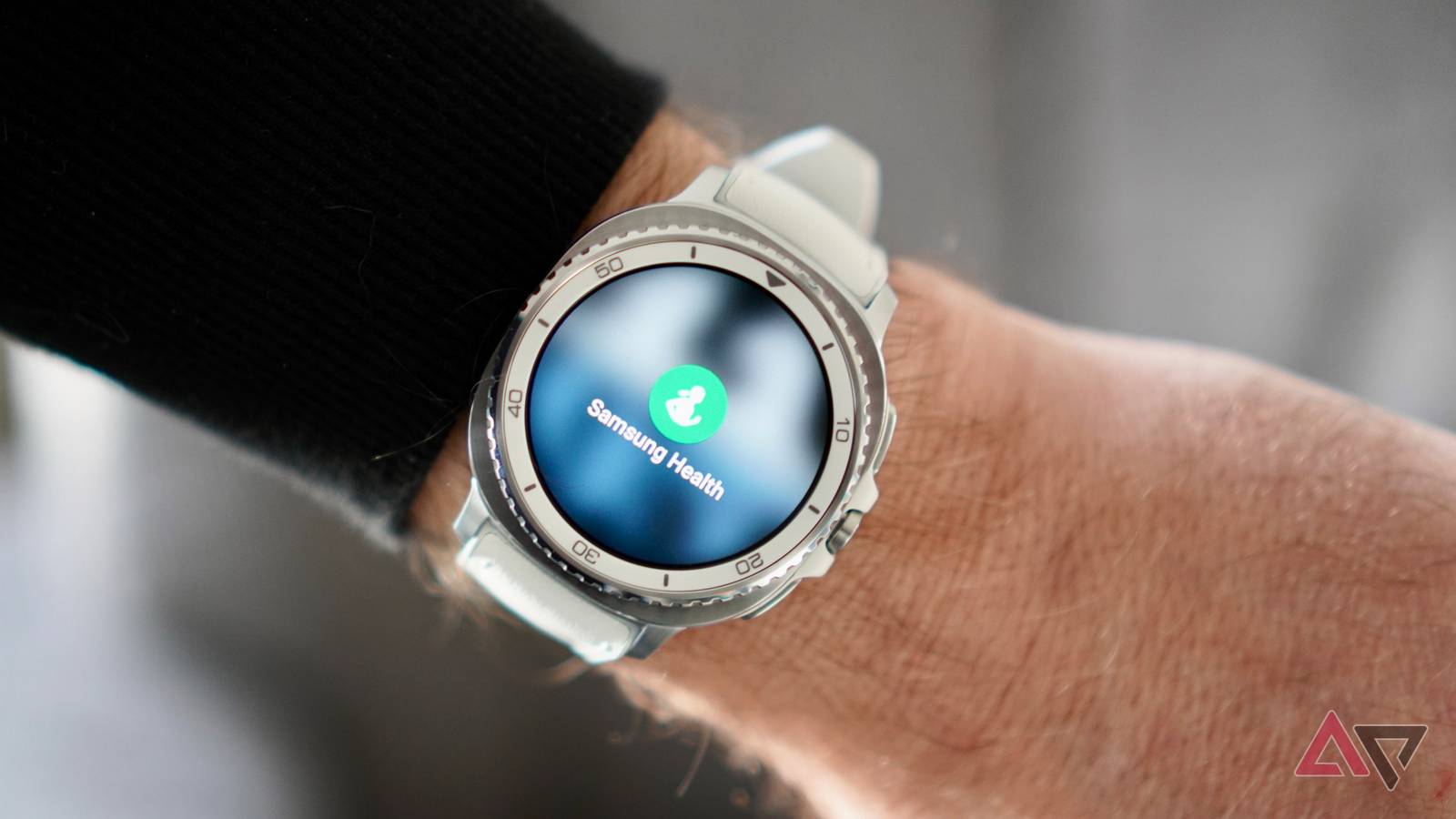 Fitur keselamatan Hot Galaxy Watch membuat pekerja tetap sejuk dalam gelombang panas ekstrem